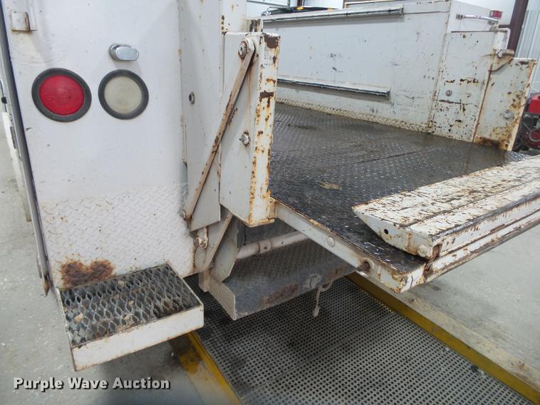 image for item DE3627 1999 Ford F450 utility truck