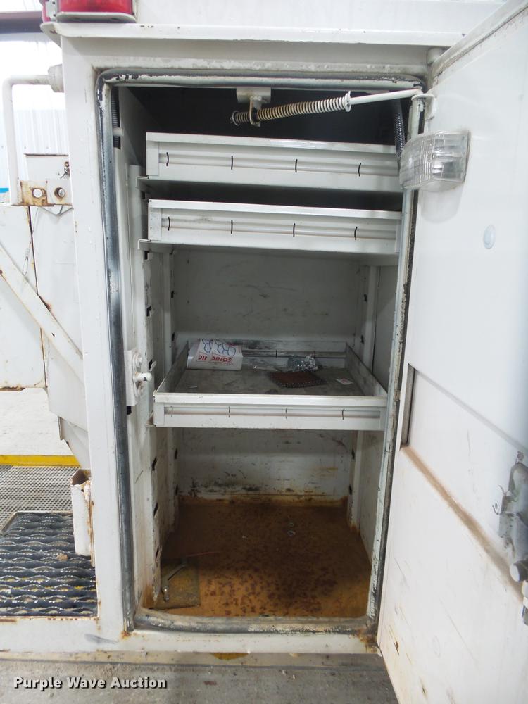 image for item DE3627 1999 Ford F450 utility truck