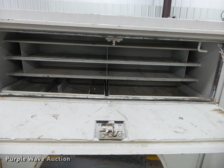 image for item DE3627 1999 Ford F450 utility truck