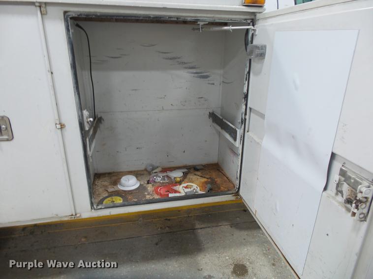 image for item DE3627 1999 Ford F450 utility truck