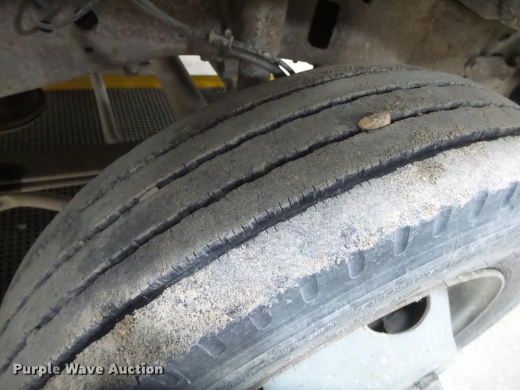 image for item DE3627 1999 Ford F450 utility truck