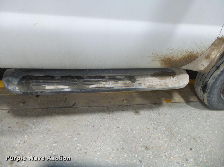 image for item DE3627 1999 Ford F450 utility truck