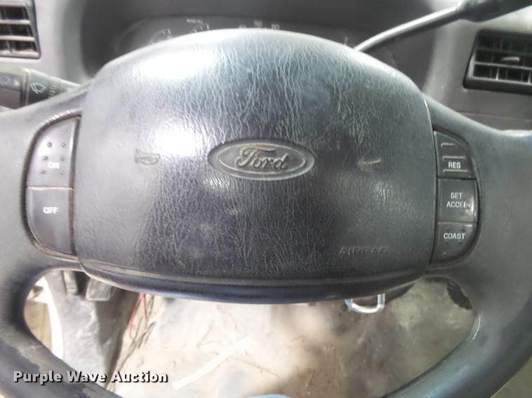 image for item DE3627 1999 Ford F450 utility truck