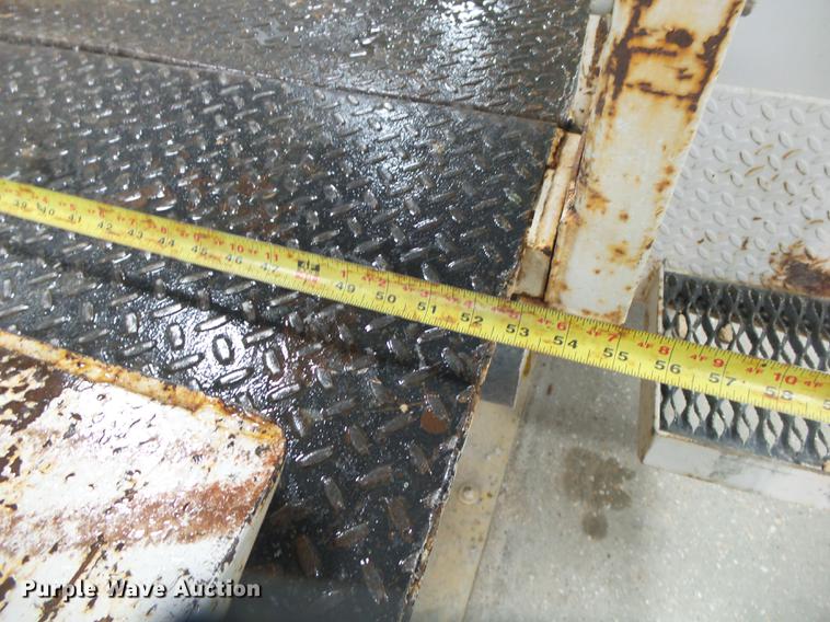 image for item DE3627 1999 Ford F450 utility truck