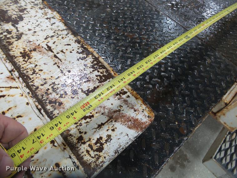 image for item DE3627 1999 Ford F450 utility truck