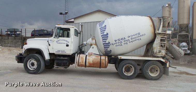 image for item DE3628 1997 Ford LT8000 ready mix truck