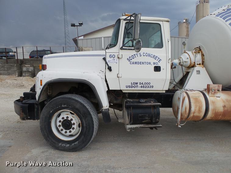image for item DE3628 1997 Ford LT8000 ready mix truck