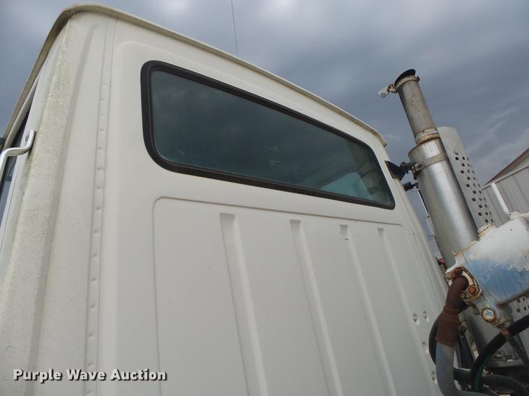 image for item DE3628 1997 Ford LT8000 ready mix truck