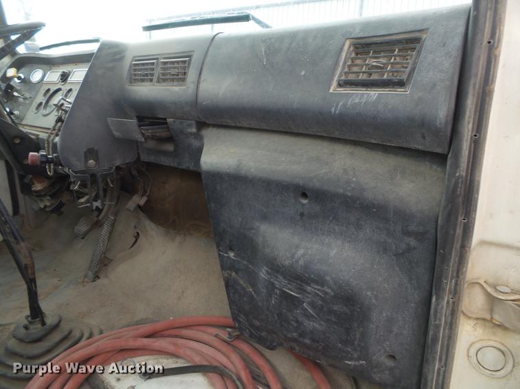 image for item DE3628 1997 Ford LT8000 ready mix truck