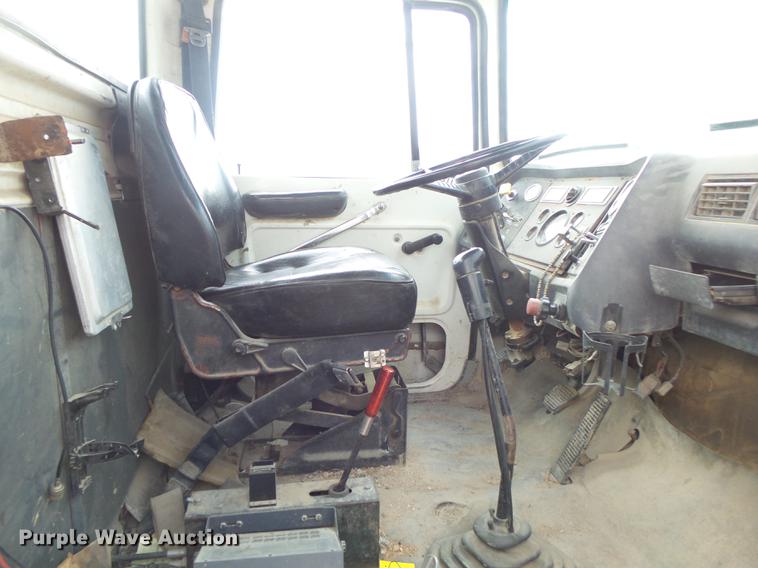 image for item DE3628 1997 Ford LT8000 ready mix truck