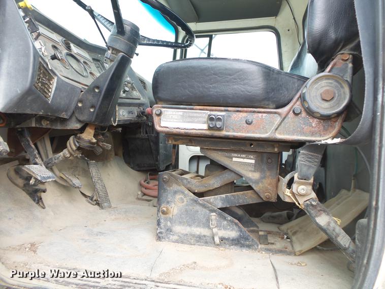 image for item DE3628 1997 Ford LT8000 ready mix truck