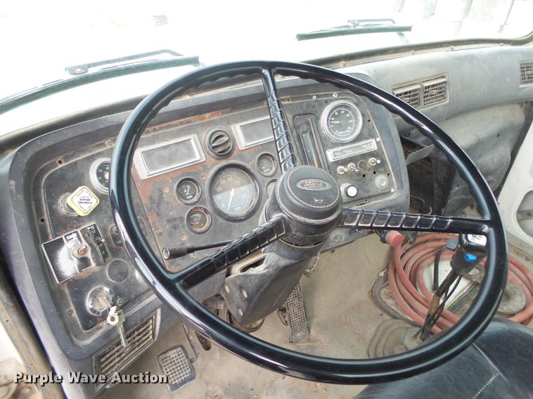 image for item DE3628 1997 Ford LT8000 ready mix truck