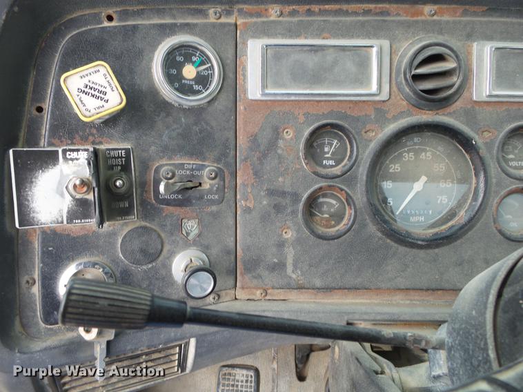 image for item DE3628 1997 Ford LT8000 ready mix truck