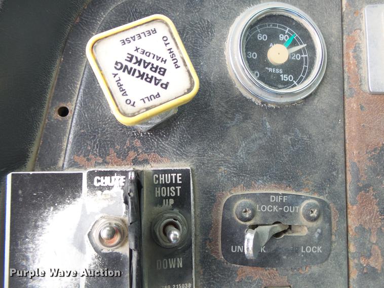 image for item DE3628 1997 Ford LT8000 ready mix truck