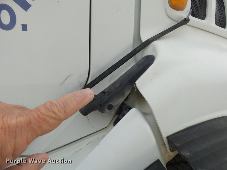 image for item DE3629 1999 Sterling L8513 ready mix truck