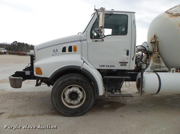 image for item DE3630 2004 Sterling L8500 ready mix truck