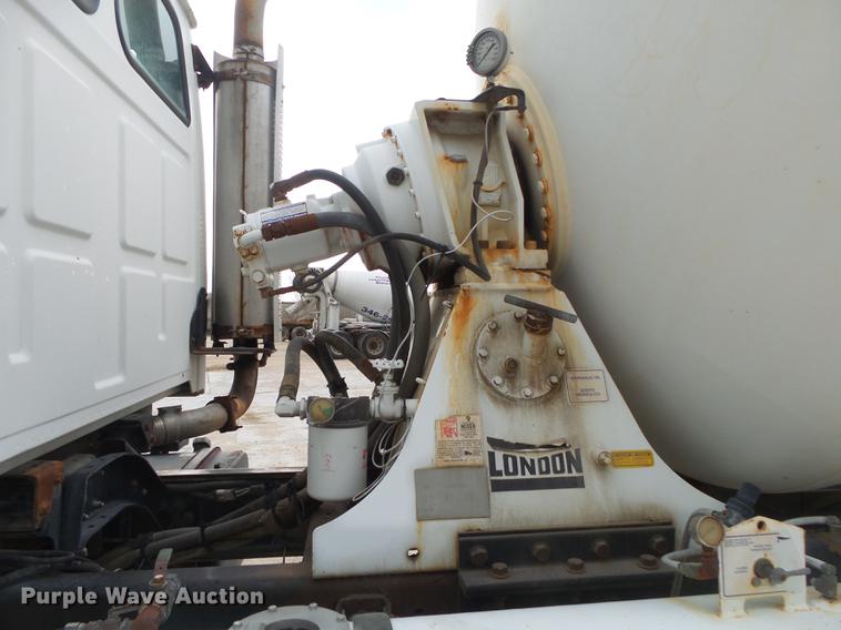image for item DE3630 2004 Sterling L8500 ready mix truck
