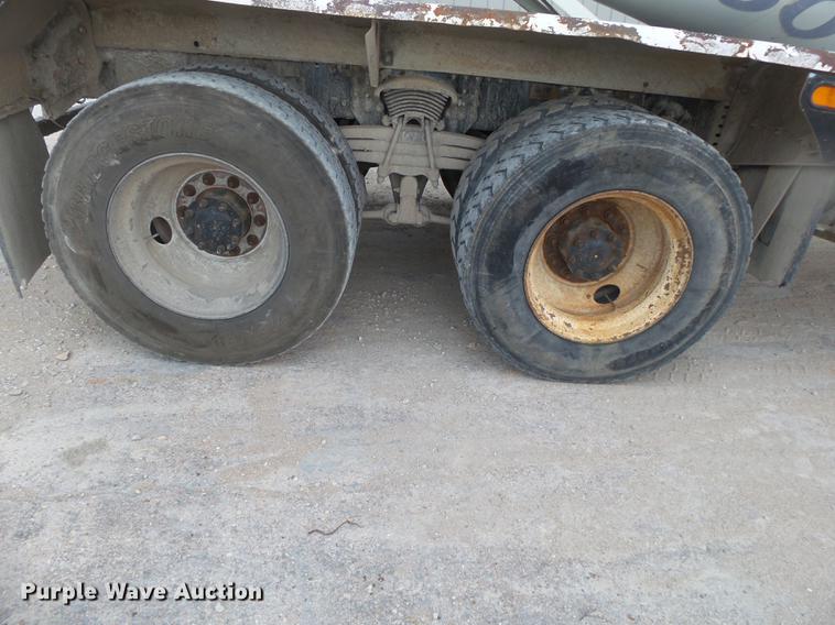 image for item DE3630 2004 Sterling L8500 ready mix truck