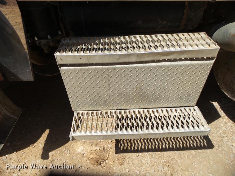 image for item DE3631 1991 Peterbilt 379 dump truck