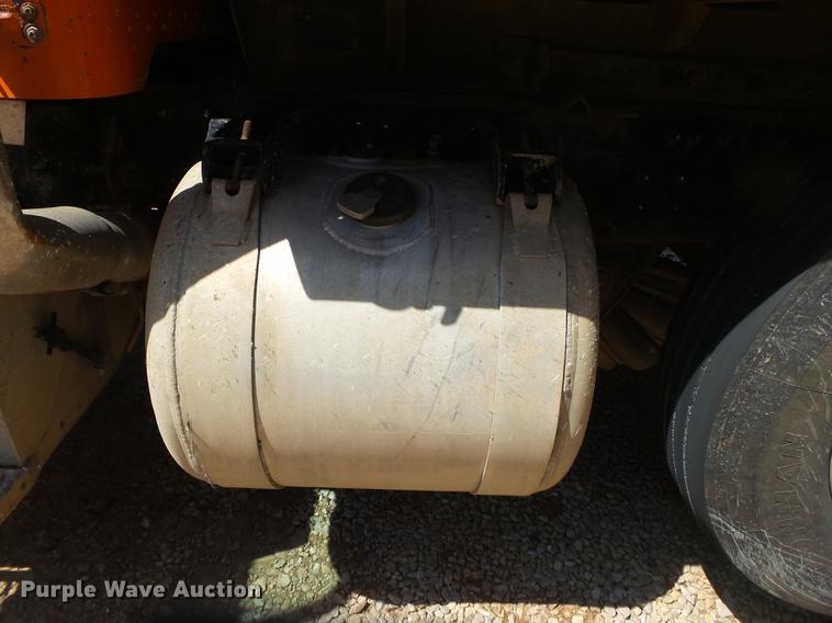 image for item DE3631 1991 Peterbilt 379 dump truck