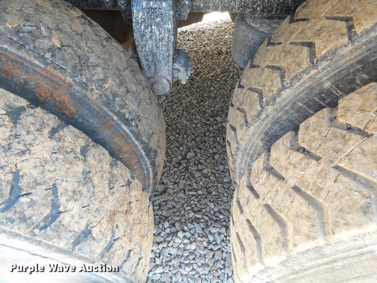 image for item DE3631 1991 Peterbilt 379 dump truck