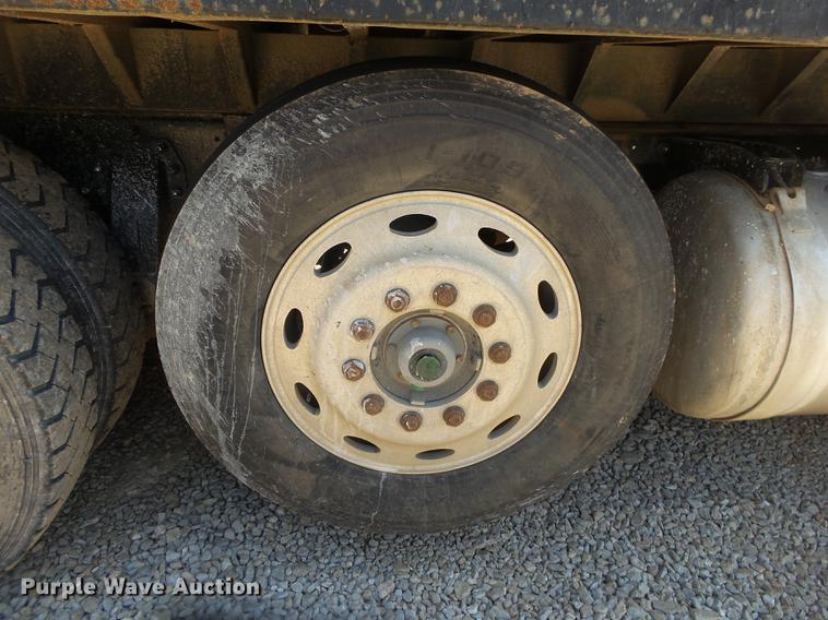 image for item DE3631 1991 Peterbilt 379 dump truck