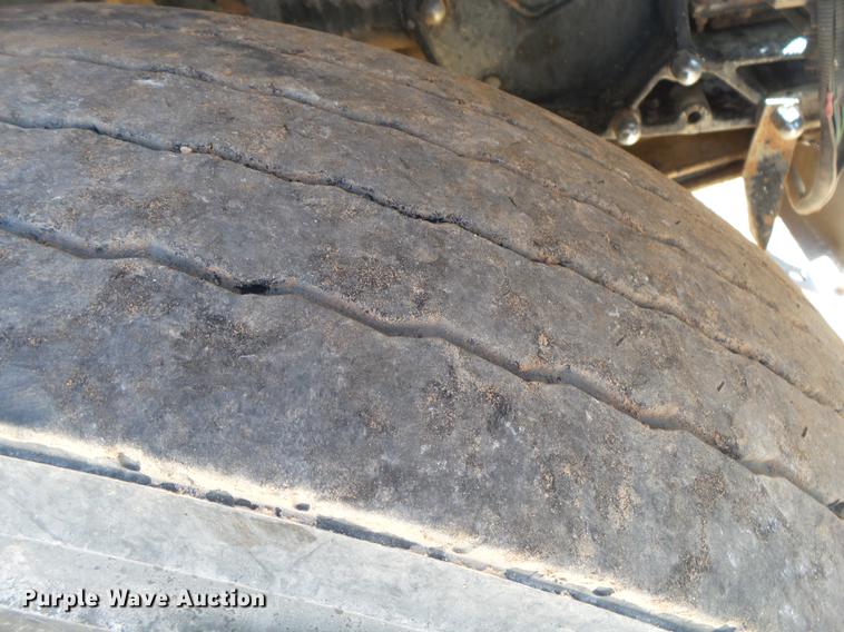 image for item DE3631 1991 Peterbilt 379 dump truck