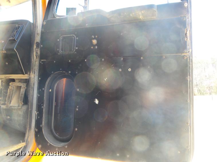 image for item DE3631 1991 Peterbilt 379 dump truck