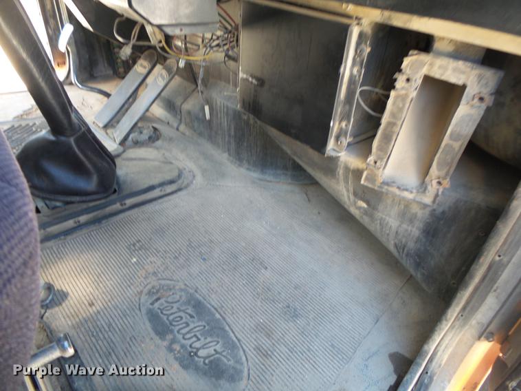 image for item DE3631 1991 Peterbilt 379 dump truck