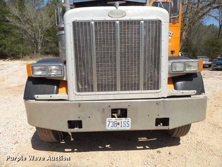 image for item DE3631 1991 Peterbilt 379 dump truck