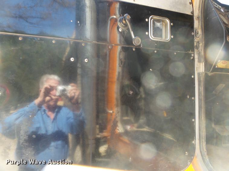 image for item DE3631 1991 Peterbilt 379 dump truck