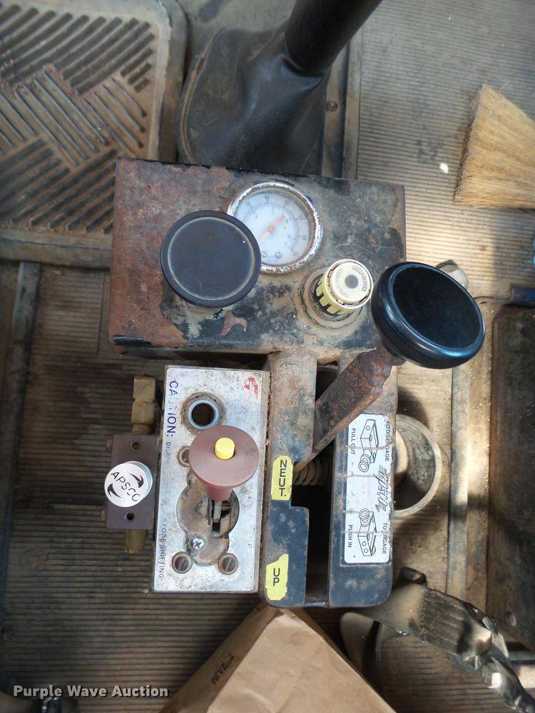 image for item DE3631 1991 Peterbilt 379 dump truck