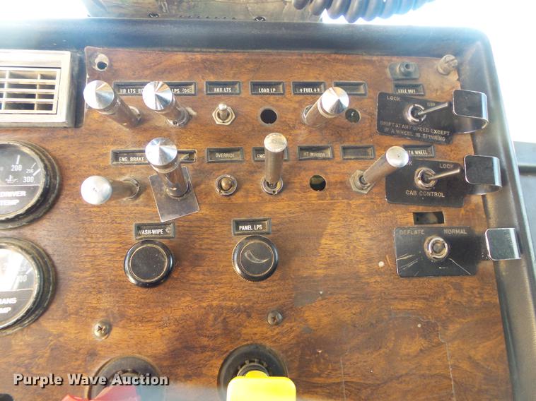 image for item DE3631 1991 Peterbilt 379 dump truck