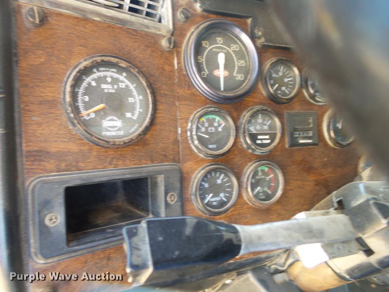 image for item DE3631 1991 Peterbilt 379 dump truck