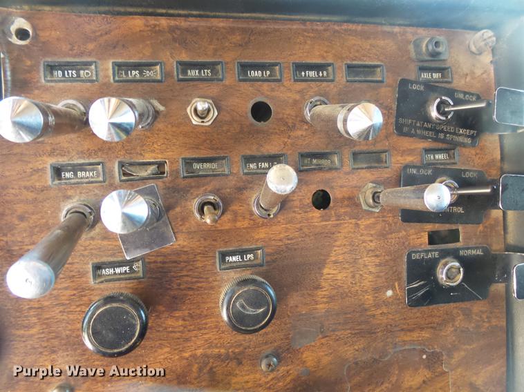 image for item DE3631 1991 Peterbilt 379 dump truck