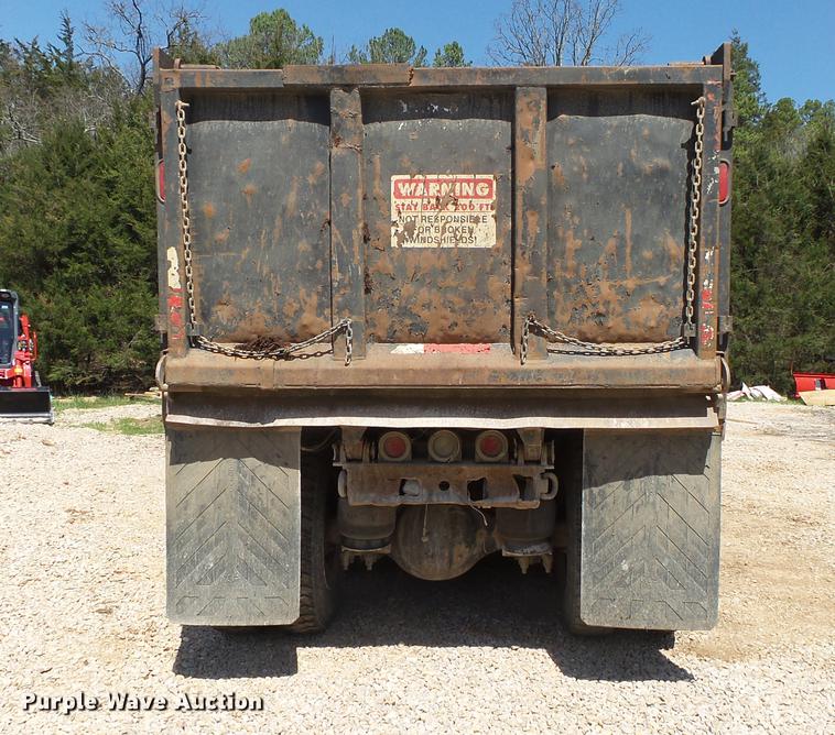 image for item DE3632 1993 Peterbilt 379 dump truck