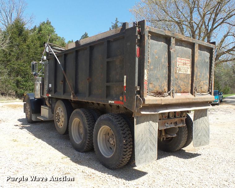 image for item DE3632 1993 Peterbilt 379 dump truck