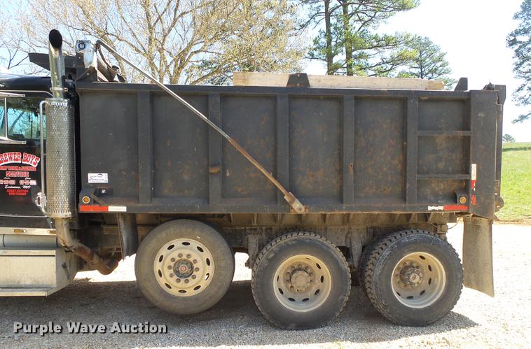 image for item DE3632 1993 Peterbilt 379 dump truck