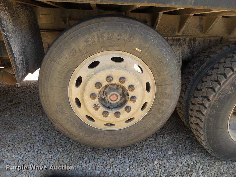 image for item DE3632 1993 Peterbilt 379 dump truck