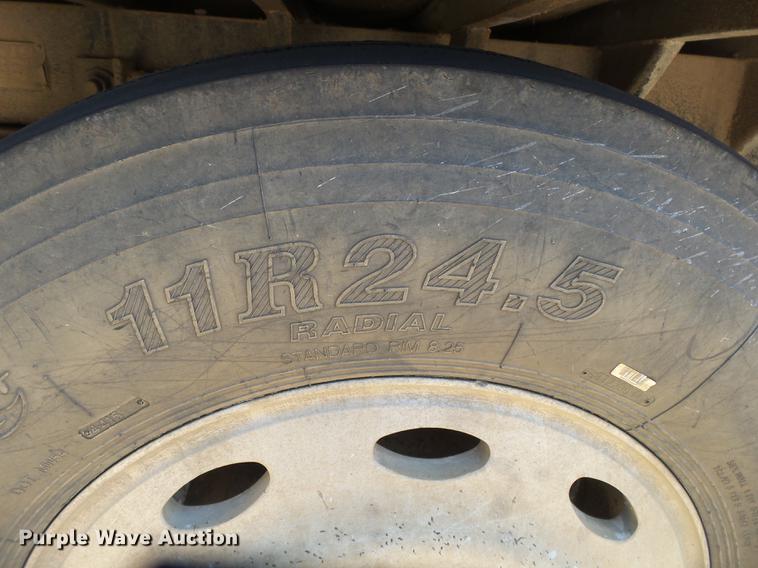 image for item DE3632 1993 Peterbilt 379 dump truck