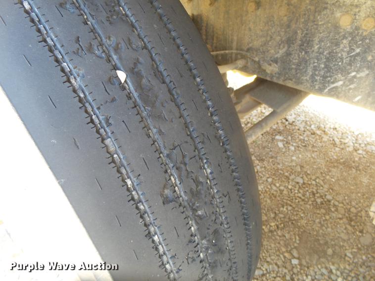 image for item DE3632 1993 Peterbilt 379 dump truck