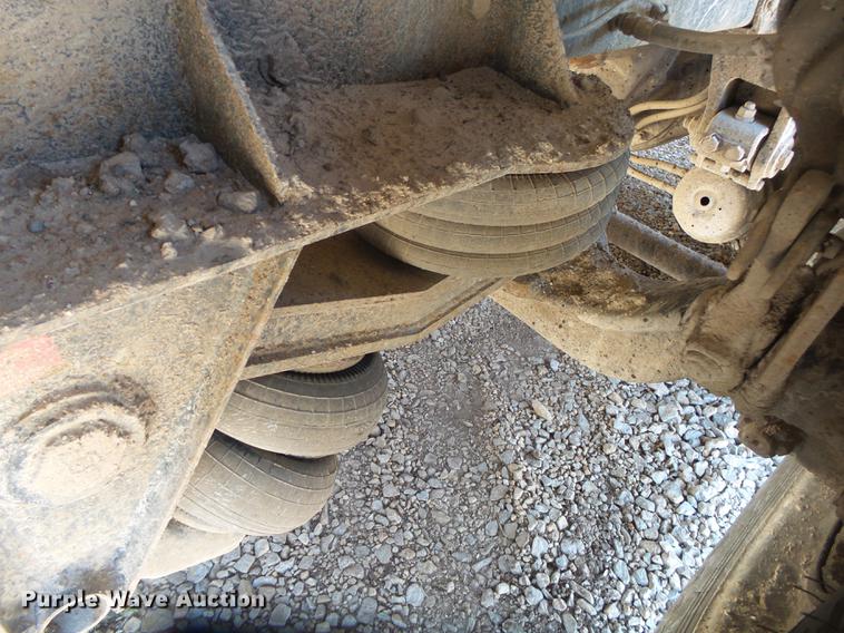 image for item DE3632 1993 Peterbilt 379 dump truck