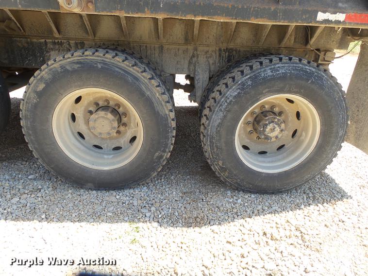 image for item DE3632 1993 Peterbilt 379 dump truck