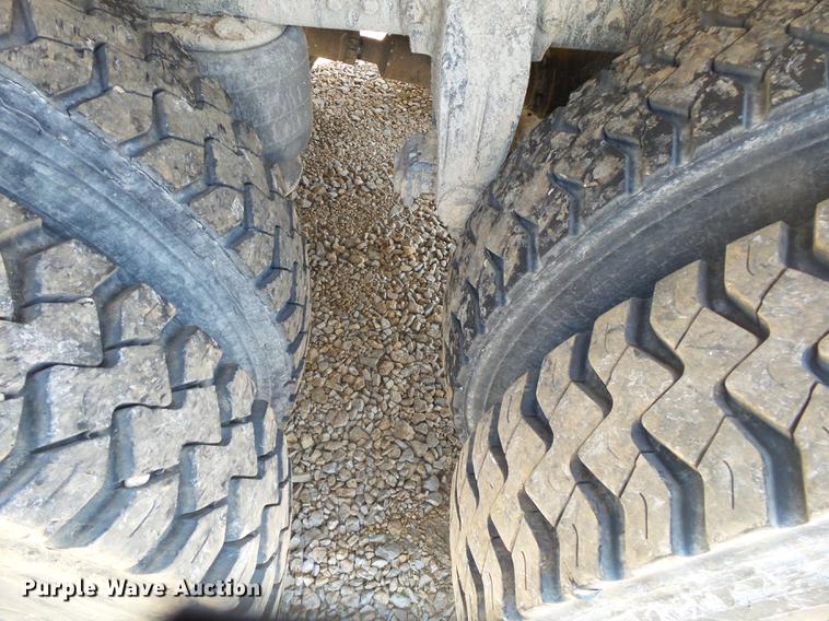 image for item DE3632 1993 Peterbilt 379 dump truck