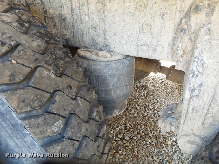 image for item DE3632 1993 Peterbilt 379 dump truck