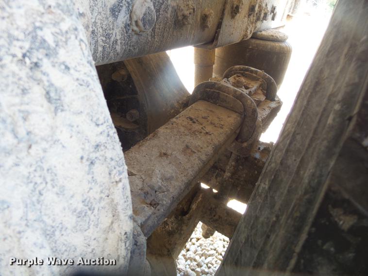 image for item DE3632 1993 Peterbilt 379 dump truck