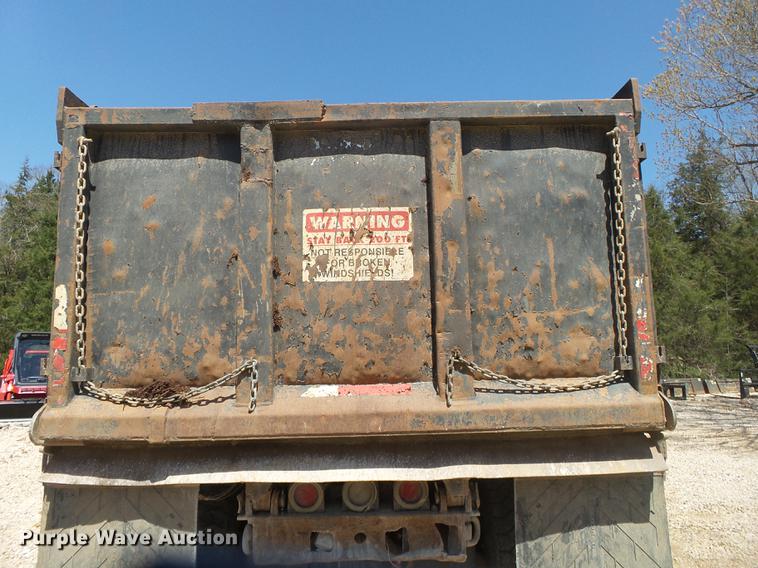 image for item DE3632 1993 Peterbilt 379 dump truck