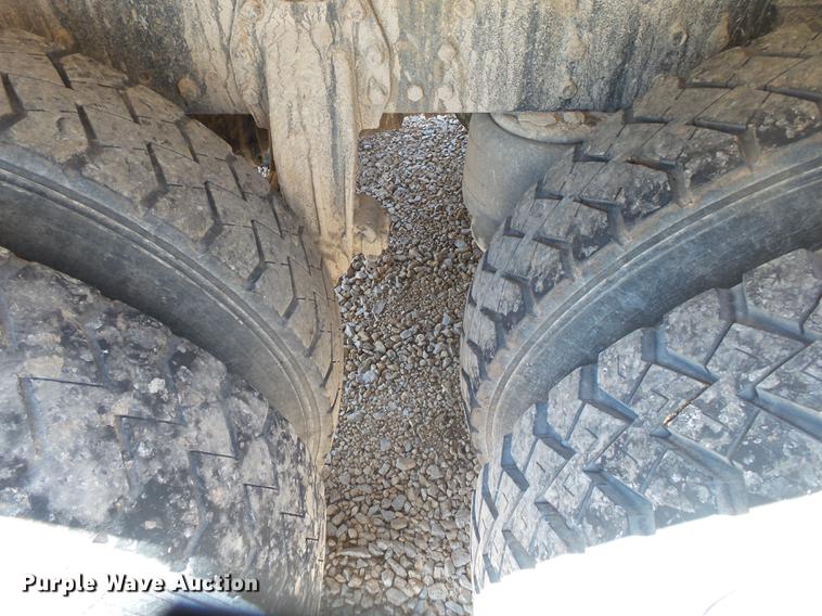 image for item DE3632 1993 Peterbilt 379 dump truck