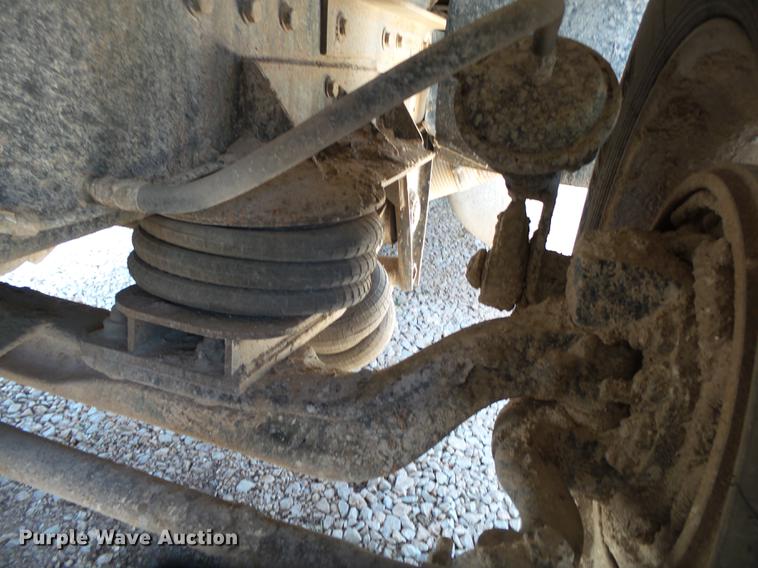 image for item DE3632 1993 Peterbilt 379 dump truck