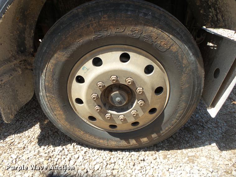 image for item DE3632 1993 Peterbilt 379 dump truck